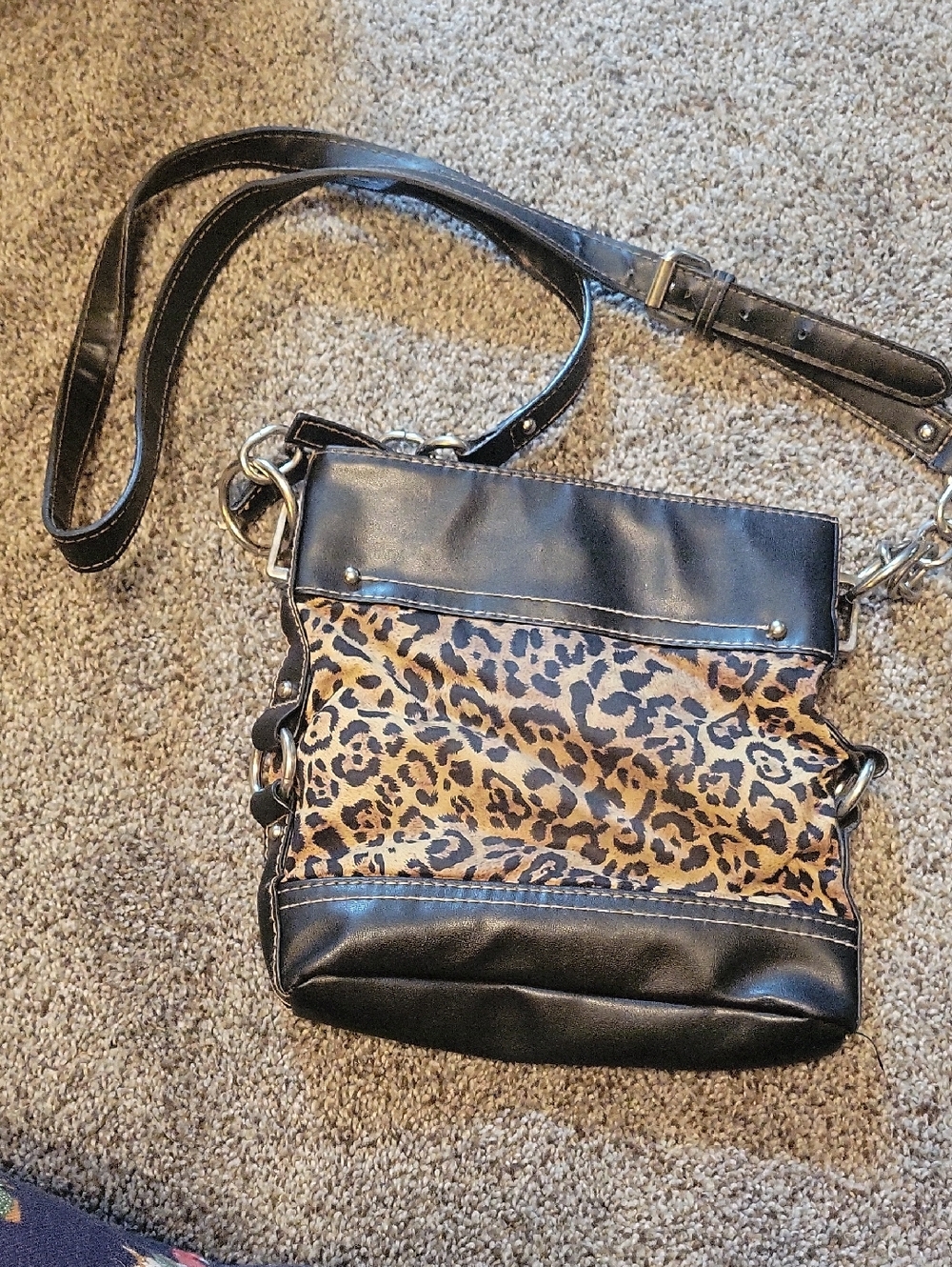 Chaps Ralph Lauren Leopard Crossbody - Picture 2 of 10